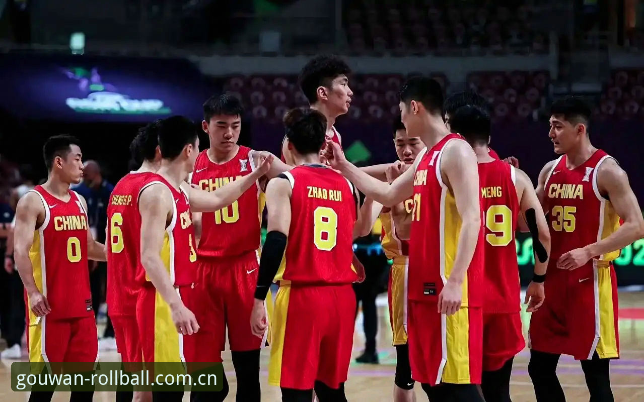 153位，落后对手将近100名，外卡救场，首轮就打了2小时11分钟。这是郑钦文在巴特洪堡交出的开局答卷。排名掉到150开外，靠着赛事总监一张外卡才站上这片场地，首轮就碰上了资格赛杀上来的谢拉。这组数据放在两年前，没人敢信。